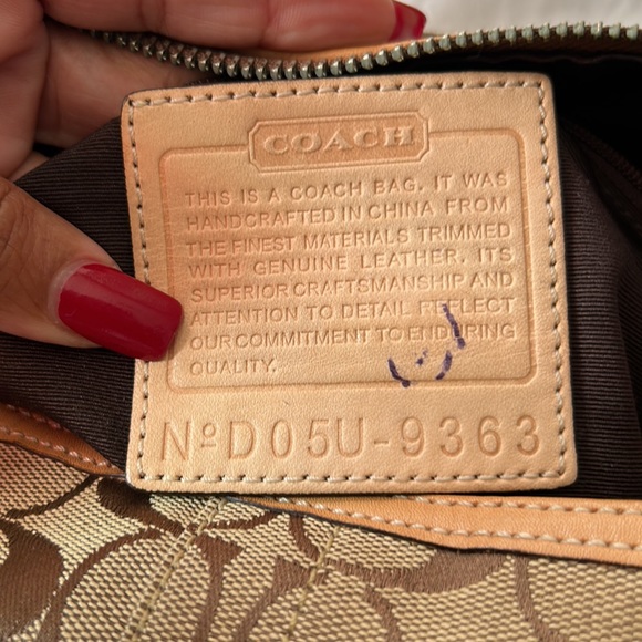 Authentic Coach beige and brown shoulder bag. - Picture 8 of 14
